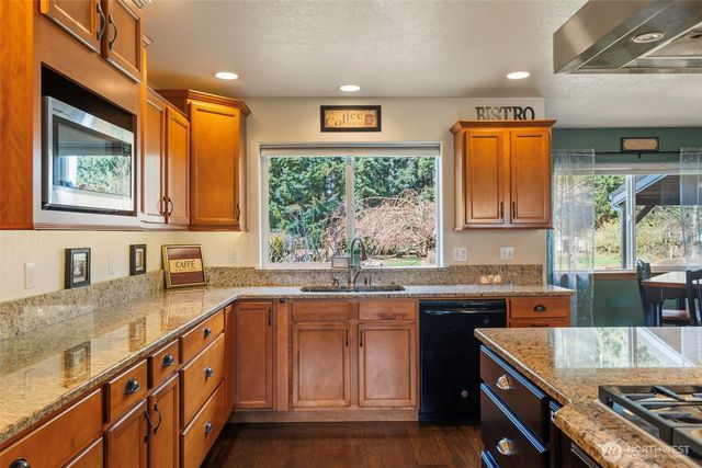 8910 Lavaliere Meadows Lane SW, Rochester, WA 98579