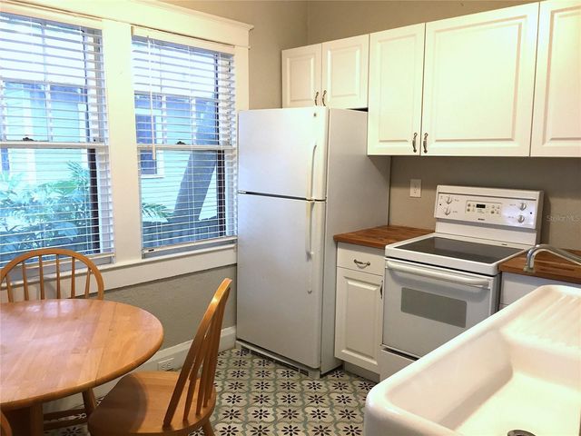 1002 E CRENSHAW STREET, Tampa, FL 33604