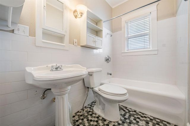 1002 E CRENSHAW STREET, Tampa, FL 33604