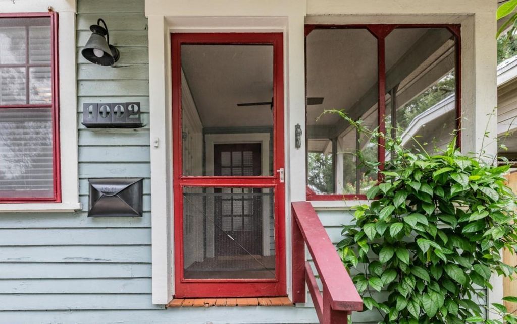 1002 E CRENSHAW STREET, Tampa, FL 33604