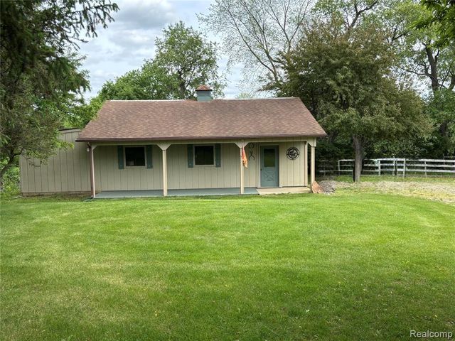 885 Lake Forest Drive, Lapeer, MI 48446