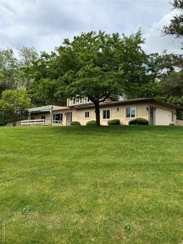 885 Lake Forest Drive, Lapeer, MI 48446