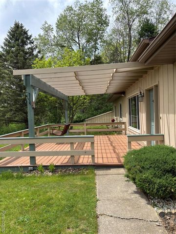 885 Lake Forest Drive, Lapeer, MI 48446