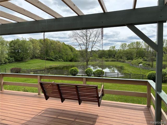 885 Lake Forest Drive, Lapeer, MI 48446