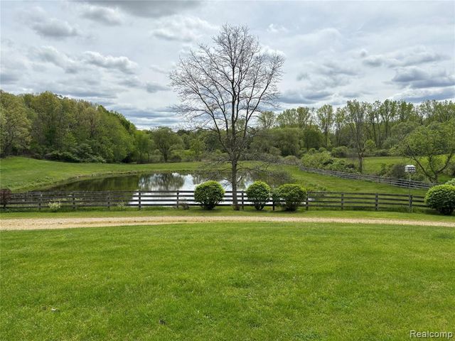 885 Lake Forest Drive, Lapeer, MI 48446