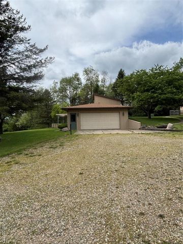 885 Lake Forest Drive, Lapeer, MI 48446