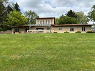 885 Lake Forest Drive, Lapeer, MI 48446
