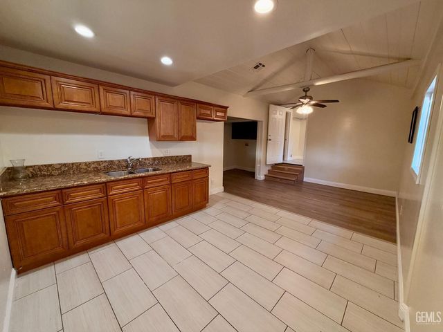 129 Beech Street, Bakersfield, CA 93304