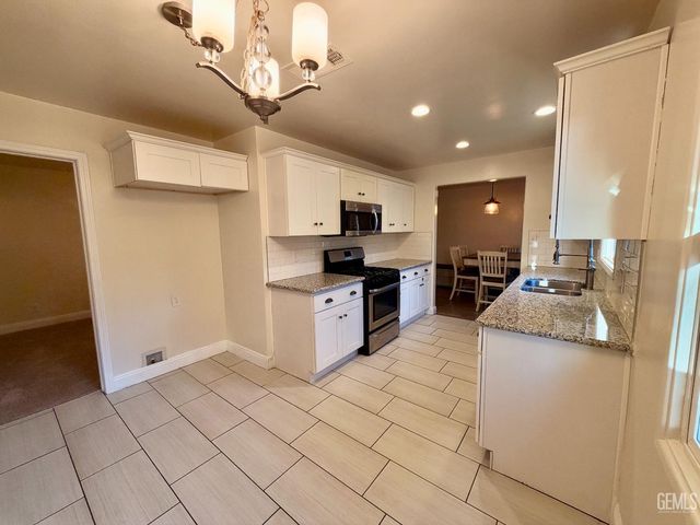 129 Beech Street, Bakersfield, CA 93304