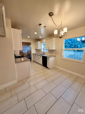 129 Beech Street, Bakersfield, CA 93304