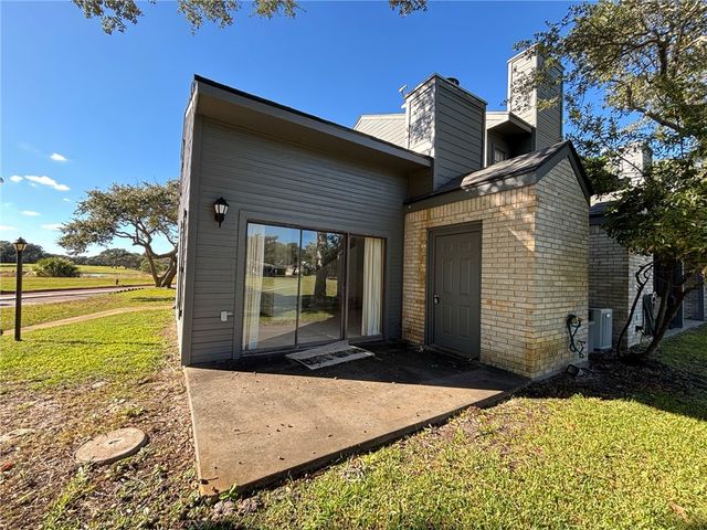210 Oak Bay Dr 101, Rockport, TX 78382