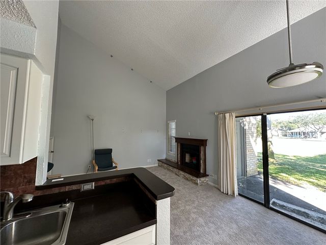 210 Oak Bay Dr 101, Rockport, TX 78382