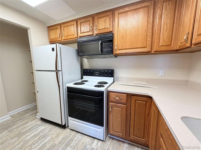 21800 Morley Avenue 1203, Dearborn, MI 48124
