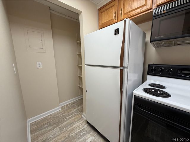 21800 Morley Avenue 1203, Dearborn, MI 48124