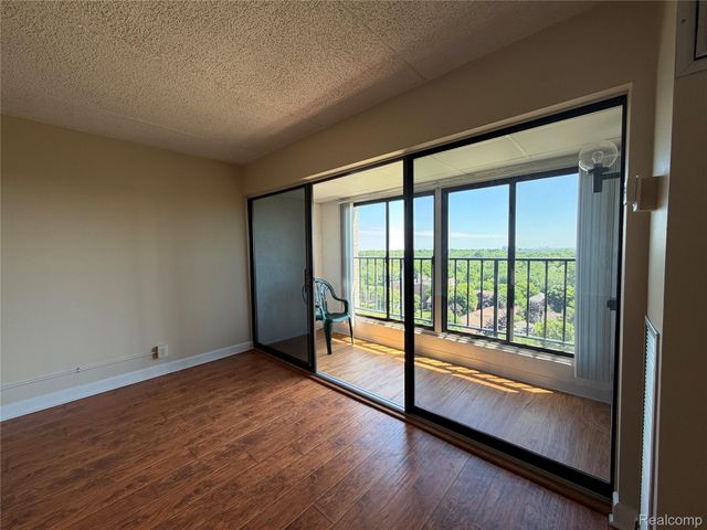 21800 Morley Avenue 1203, Dearborn, MI 48124
