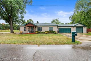 303 N Howell Street, Pinckney, MI 48169