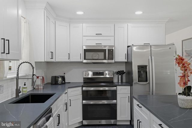 1299 GLADE DR S, Long Pond, PA 18334