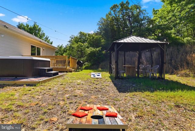1299 GLADE DR S, Long Pond, PA 18334