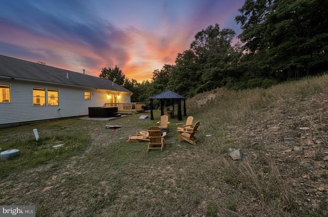 1299 GLADE DR S, Long Pond, PA 18334
