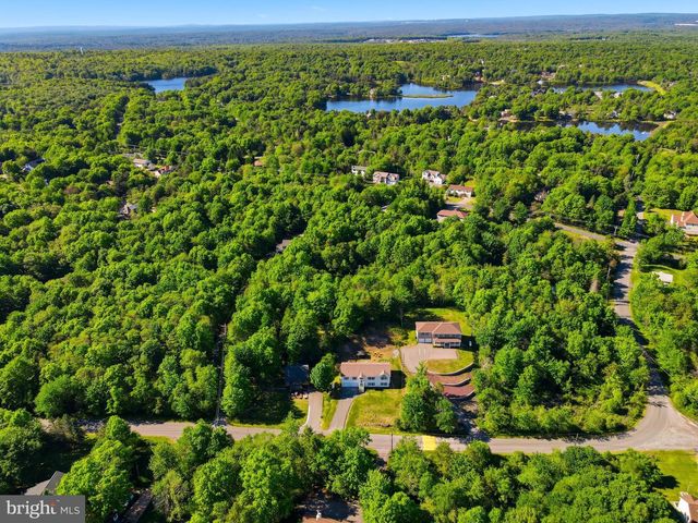 1299 GLADE DR S, Long Pond, PA 18334