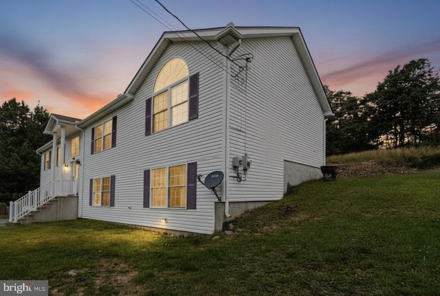 1299 GLADE DR S, Long Pond, PA 18334