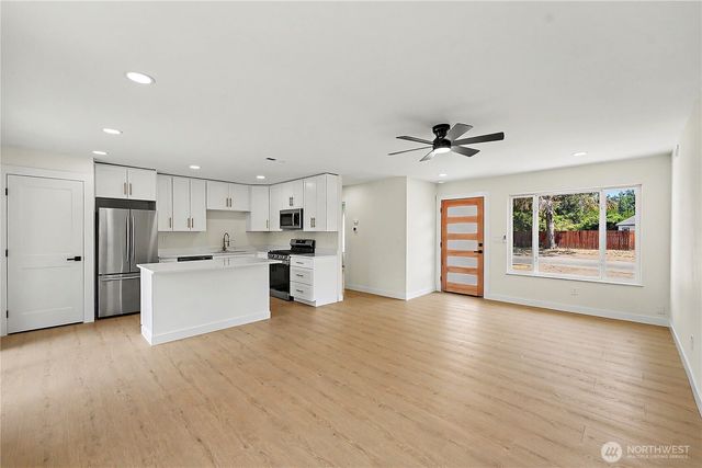 3610 Branson Dr SE, Port Orchard, WA 98366