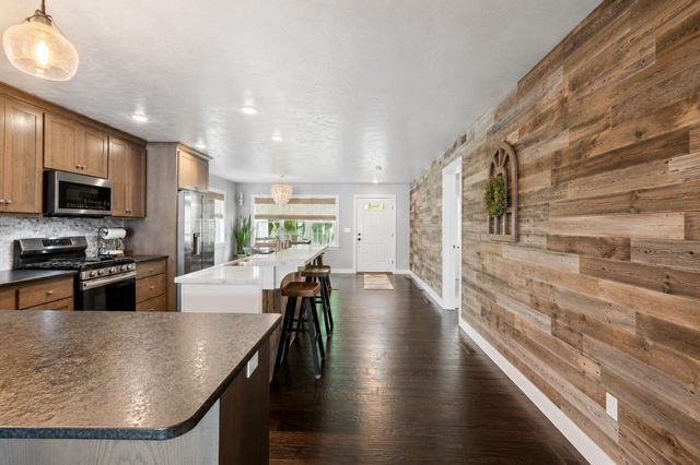 5011 EDGEWATER BEACH ROAD, Green Bay, WI 54311