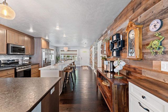 5011 EDGEWATER BEACH ROAD, Green Bay, WI 54311