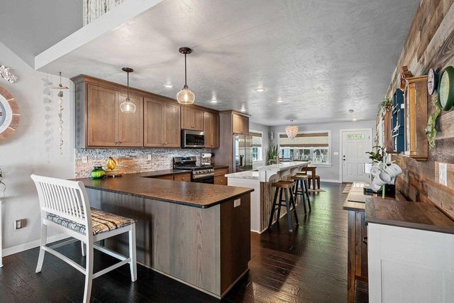 5011 EDGEWATER BEACH ROAD, Green Bay, WI 54311