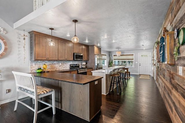 5011 EDGEWATER BEACH ROAD, Green Bay, WI 54311