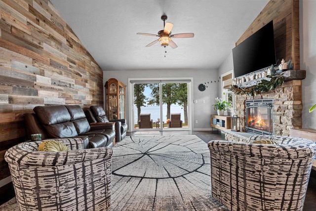 5011 EDGEWATER BEACH ROAD, Green Bay, WI 54311