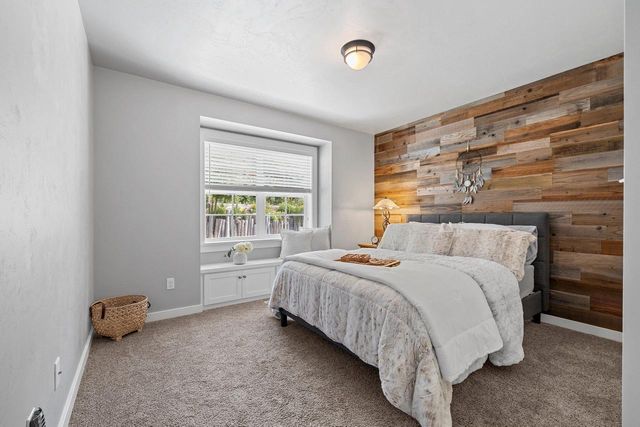 5011 EDGEWATER BEACH ROAD, Green Bay, WI 54311