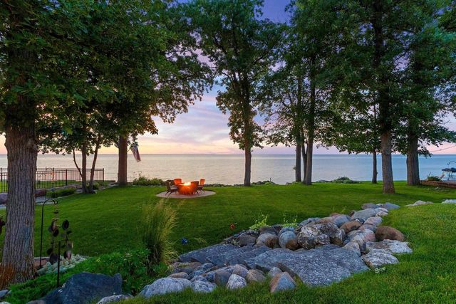 5011 EDGEWATER BEACH ROAD, Green Bay, WI 54311