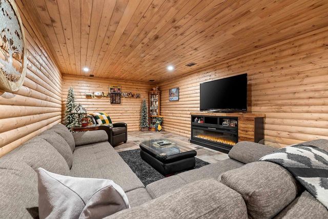 5011 EDGEWATER BEACH ROAD, Green Bay, WI 54311