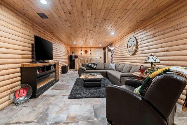 5011 EDGEWATER BEACH ROAD, Green Bay, WI 54311