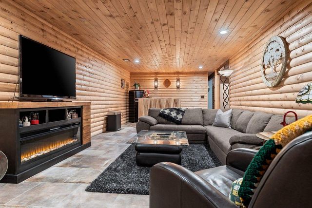 5011 EDGEWATER BEACH ROAD, Green Bay, WI 54311