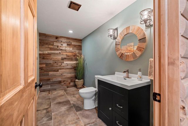 5011 EDGEWATER BEACH ROAD, Green Bay, WI 54311