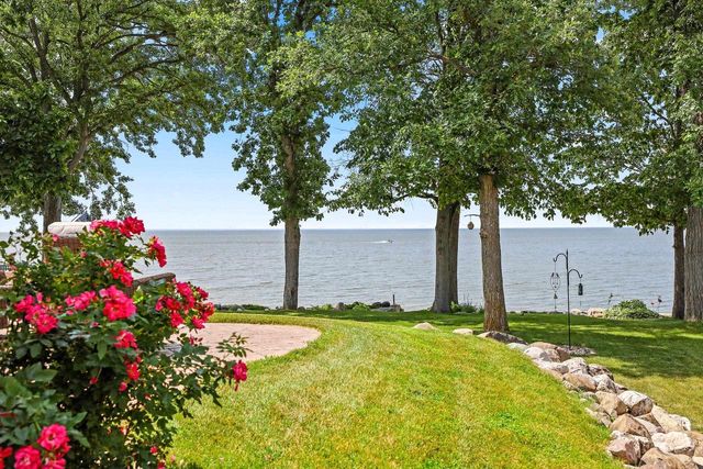 5011 EDGEWATER BEACH ROAD, Green Bay, WI 54311