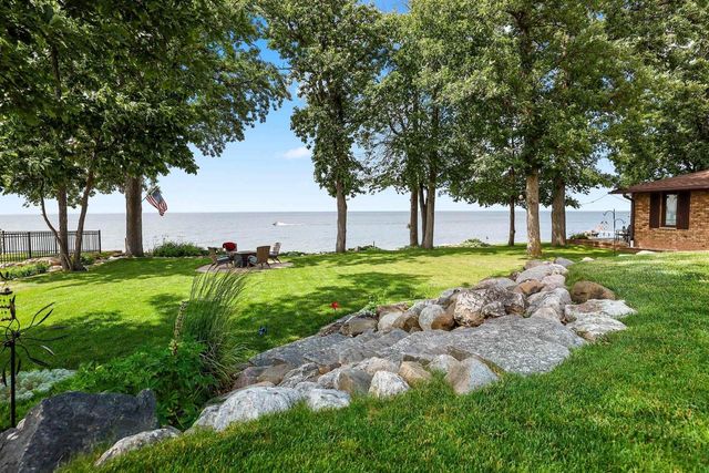 5011 EDGEWATER BEACH ROAD, Green Bay, WI 54311