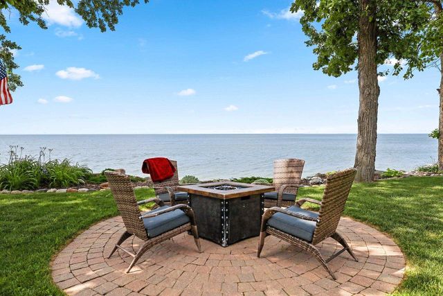 5011 EDGEWATER BEACH ROAD, Green Bay, WI 54311