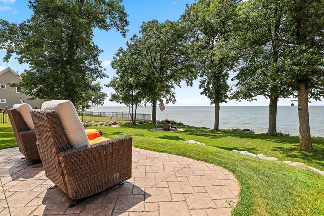 5011 EDGEWATER BEACH ROAD, Green Bay, WI 54311