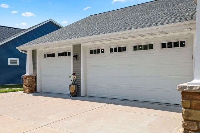 5011 EDGEWATER BEACH ROAD, Green Bay, WI 54311