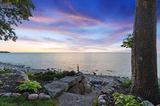5011 EDGEWATER BEACH ROAD, Green Bay, WI 54311