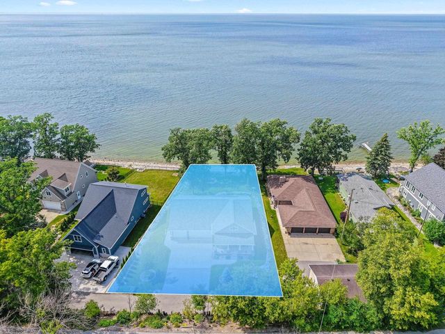 5011 EDGEWATER BEACH ROAD, Green Bay, WI 54311