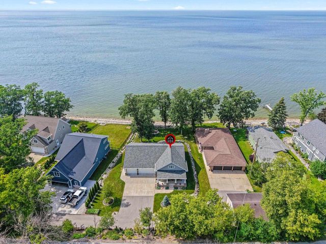 5011 EDGEWATER BEACH ROAD, Green Bay, WI 54311