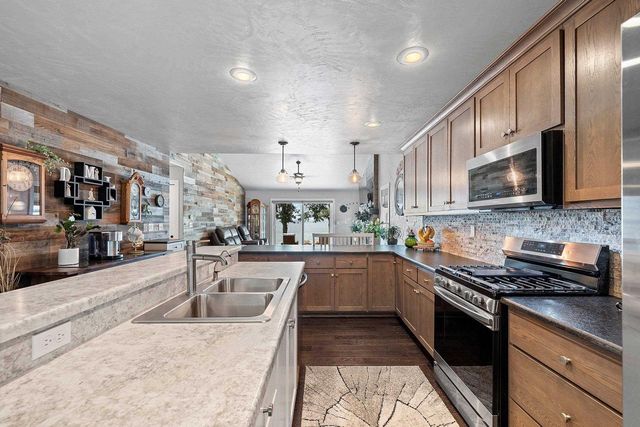 5011 EDGEWATER BEACH ROAD, Green Bay, WI 54311