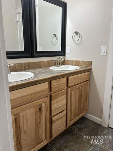 16439 N Driver St, Nampa, ID 83687