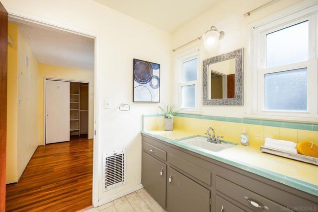 4594 Normandie Pl, La Mesa, CA 91942