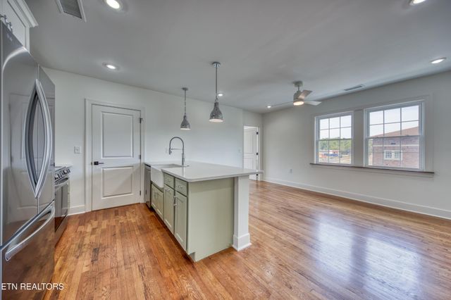 2724 E Magnolia Ave Apt 402, Knoxville, TN 37914