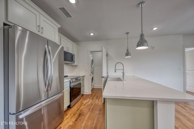 2724 E Magnolia Ave Apt 402, Knoxville, TN 37914